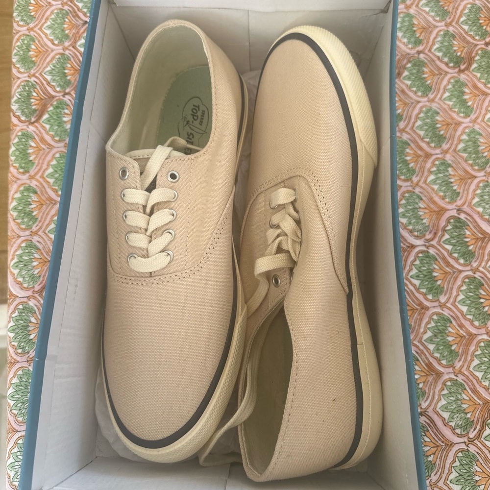 Men’s never worn before Van Topsiders ! 9.5